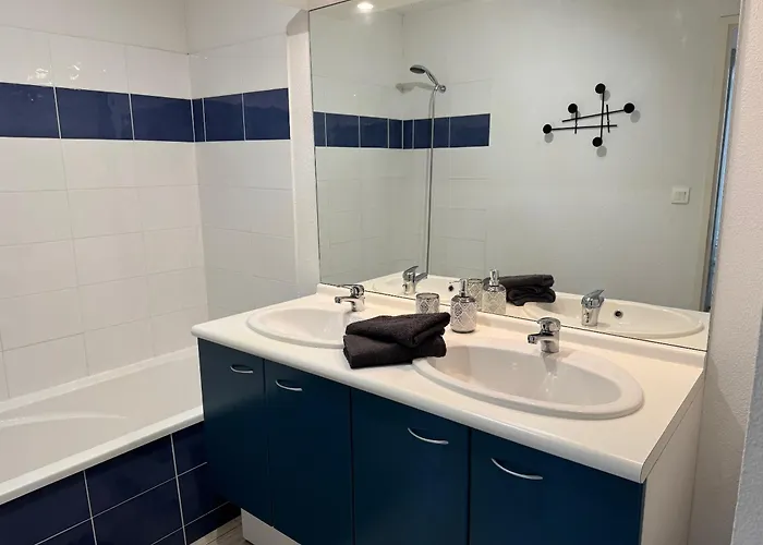 Confort Avec Parking Prive Lägenhet *